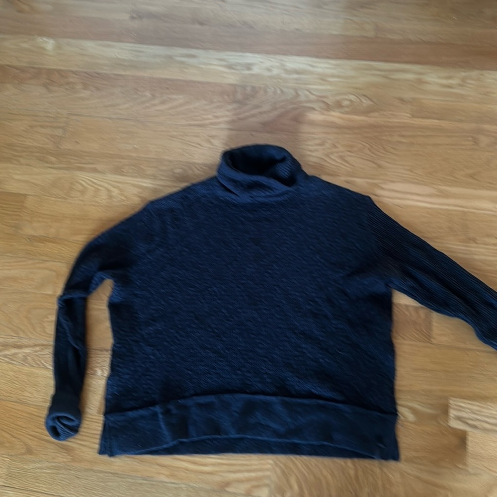 We the free turtleneck bkack sweater small